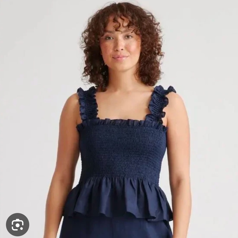 Quince linen smocked top. Navy